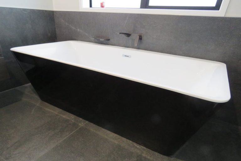 Photo of property in 2 Paapaka Way, Waiuku, 2123