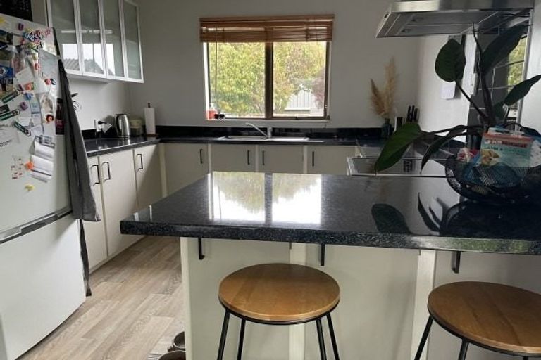 Photo of property in 4 Colonial Place, Kelvin Grove, Palmerston North, 4414