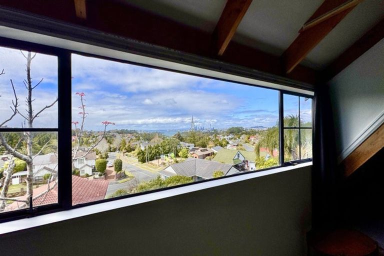 Photo of property in 131 Chelsea View Drive, Chatswood, Auckland, 0626