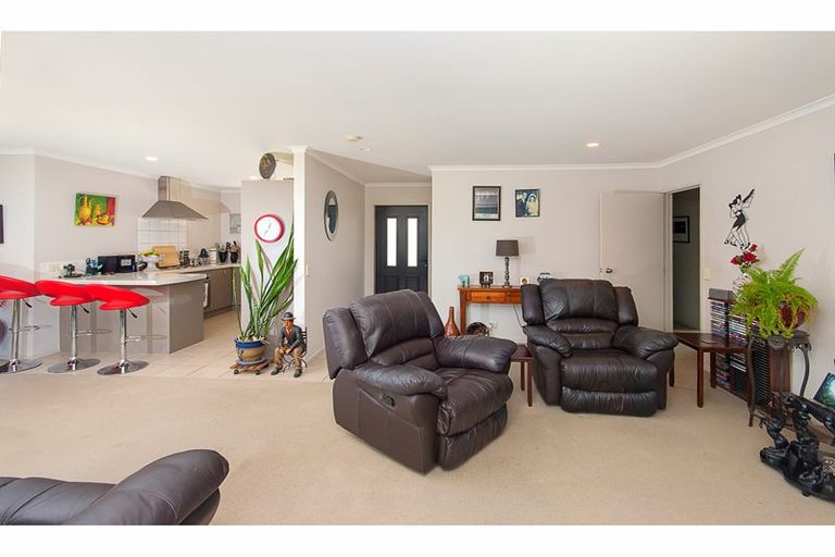 Photo of property in 10 Mccall Drive, Waiuku, 2123