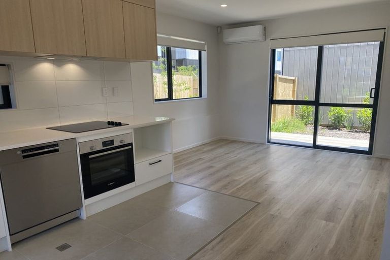 Photo of property in 33c Matipo Road, Te Atatu Peninsula, Auckland, 0610
