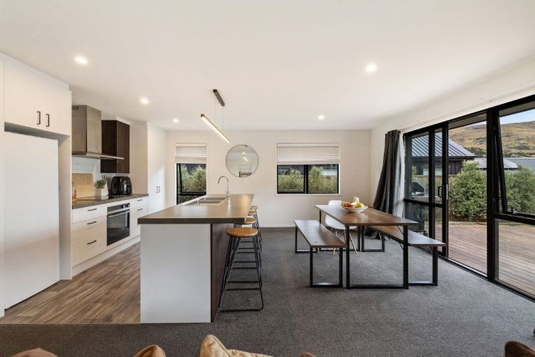 Photo of property in 17 Cheviot Street, Jacks Point, 9371