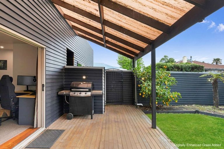 Photo of property in 30 Knowles Street, Terrace End, Palmerston North, 4410