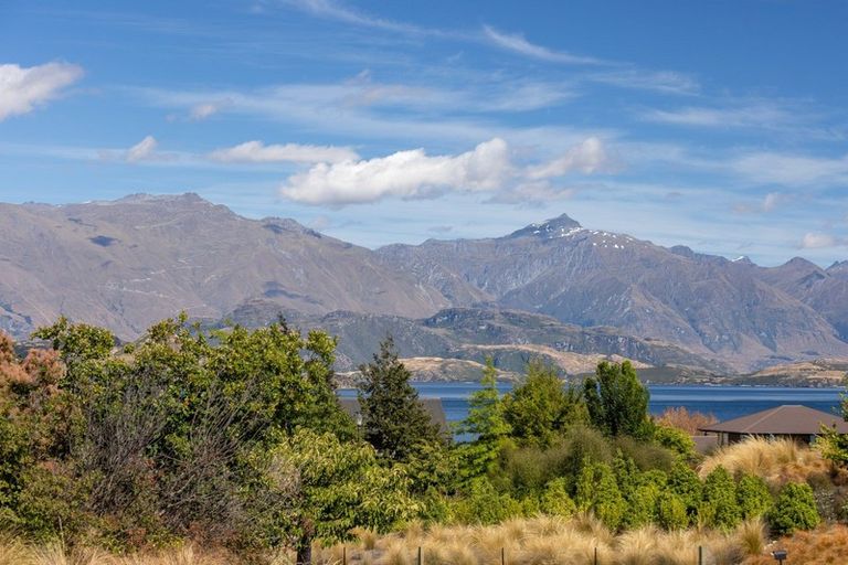 Photo of property in 10 Minaret Ridge, Wanaka, 9305