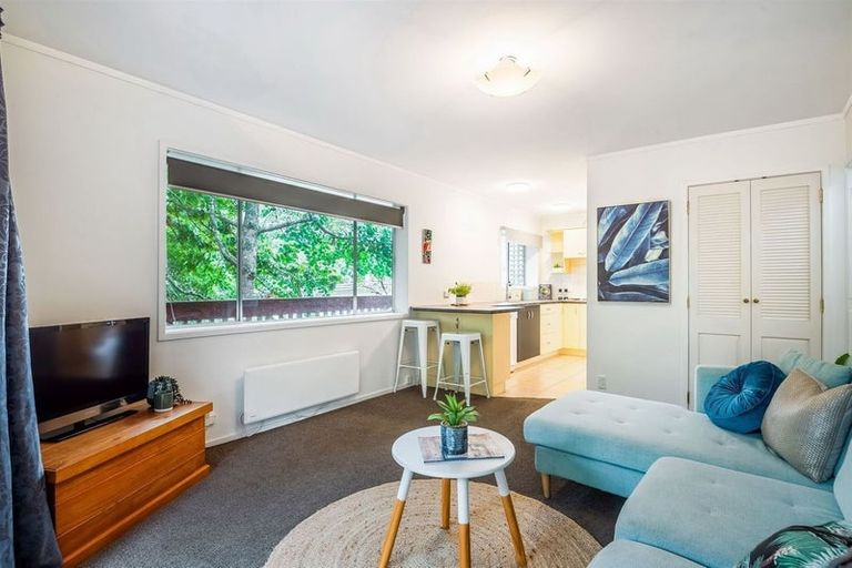 Photo of property in 2/17 Havenwood Place, Birkenhead, Auckland, 0626