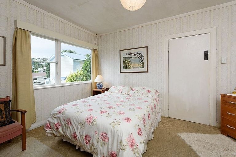 Photo of property in 33 Bentinck Avenue, Strathmore Park, Wellington, 6022