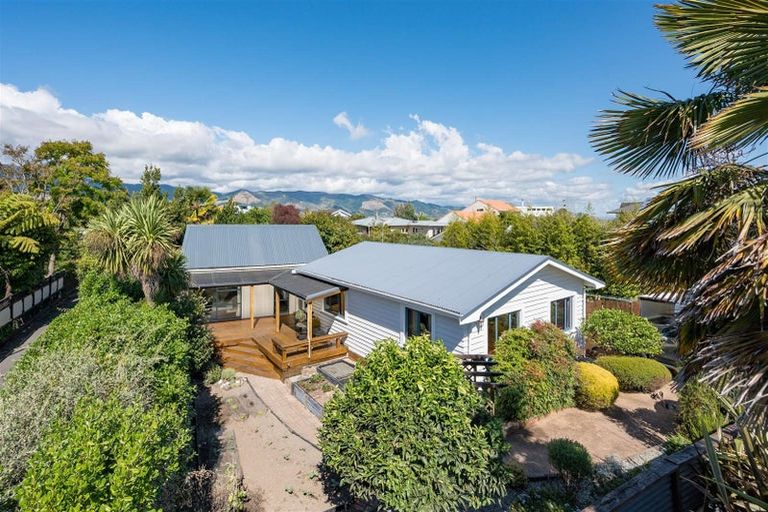 Photo of property in 27 Martin Street, Monaco, Nelson, 7011