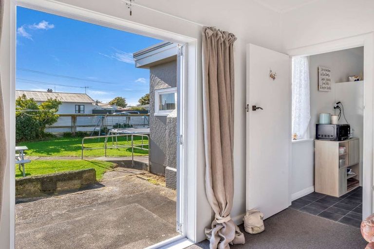 Photo of property in 20 Miro Street, Castlecliff, Whanganui, 4501