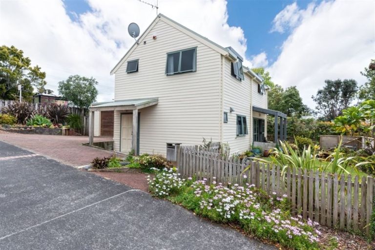 Photo of property in 10/485 Don Buck Road, Massey, Auckland, 0614