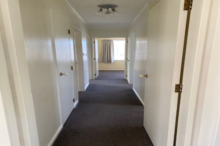 Photo of property in 47 Guadeloupe Crescent, Grenada Village, Wellington, 6037