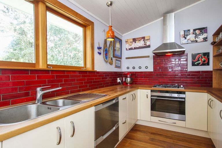 Photo of property in 30 Rimutaka Place, Titirangi, Auckland, 0604