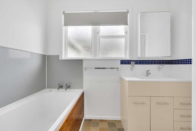 Photo of property in 14b Doment Crescent, Orewa, 0931