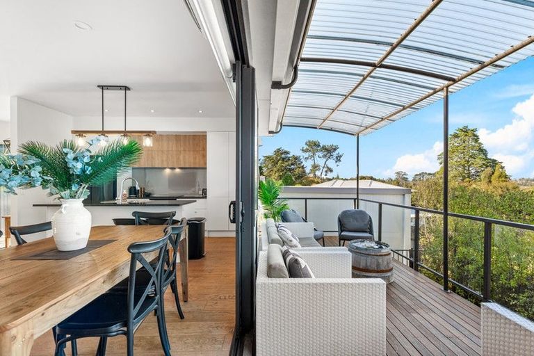 Photo of property in 24 Edgerton Road, Te Atatu Peninsula, Auckland, 0610