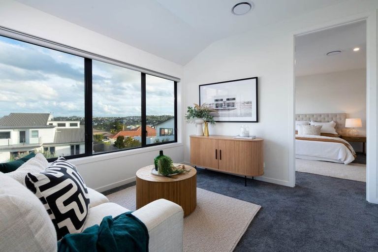 Photo of property in 12b Newburn Road, Waiake, Auckland, 0630