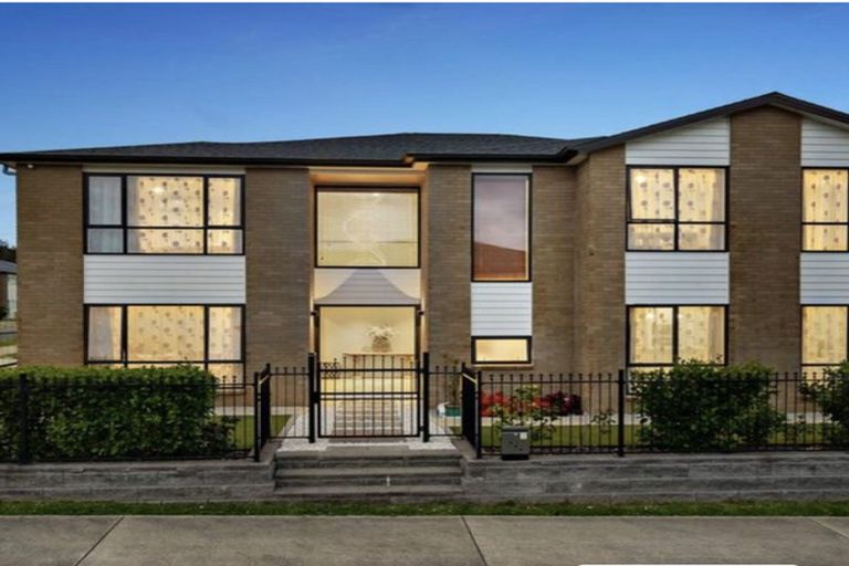 Photo of property in 2 Creggan Crescent, Flat Bush, Auckland, 2019