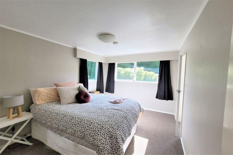 Photo of property in 120 Middleton Road, Churton Park, Wellington, 6037