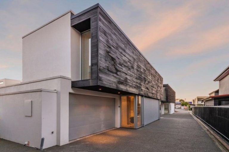 Photo of property in 2/184 Peterborough Street, Christchurch Central, Christchurch, 8013