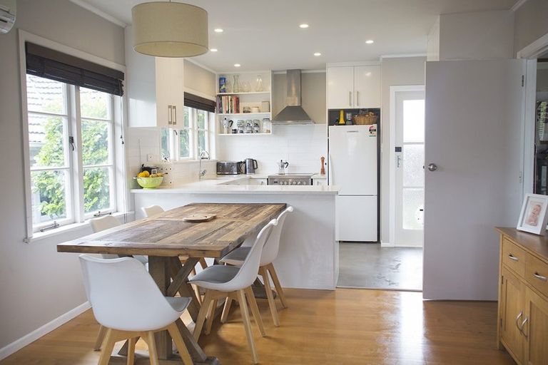 Photo of property in 33 Gilliam Street, New Lynn, Auckland, 0600