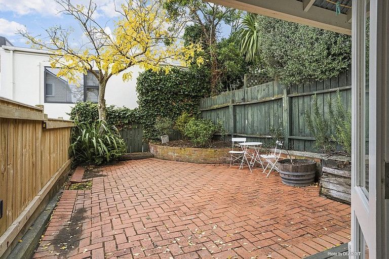 Photo of property in 17 Douglas Street, Mount Cook, Wellington, 6021