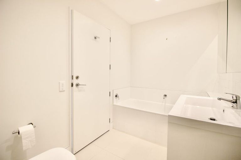 Photo of property in 19 Isitt Road, Hobsonville, Auckland, 0616