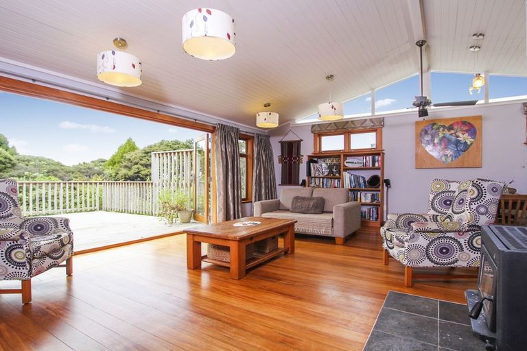 Photo of property in 30 Rimutaka Place, Titirangi, Auckland, 0604