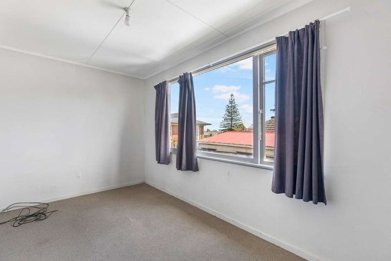 Photo of property in 1/72 Great South Road, Manurewa, Auckland, 2102
