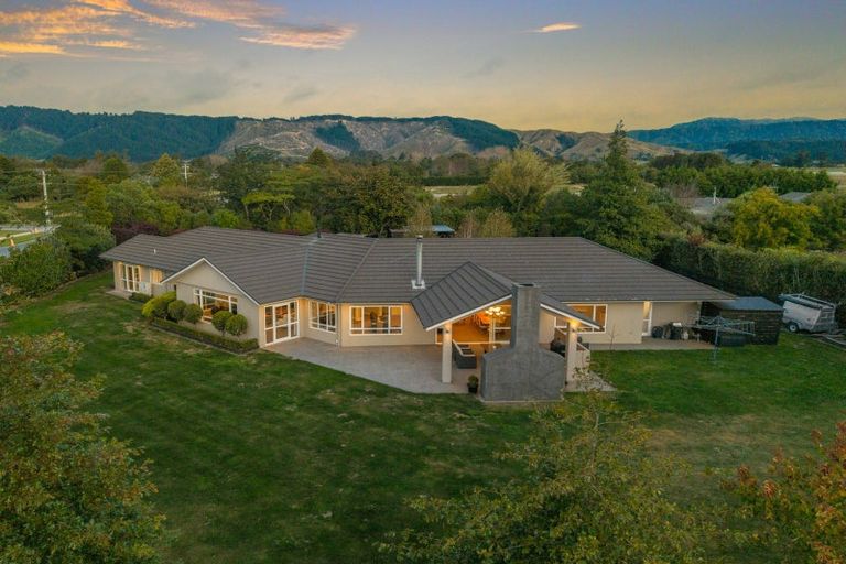 Photo of property in 1068 Queen Street East, Levin, 5510