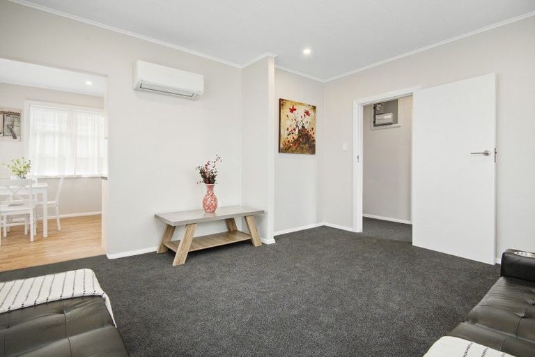 Photo of property in 19 Kowhai Avenue, Ebdentown, Upper Hutt, 5018