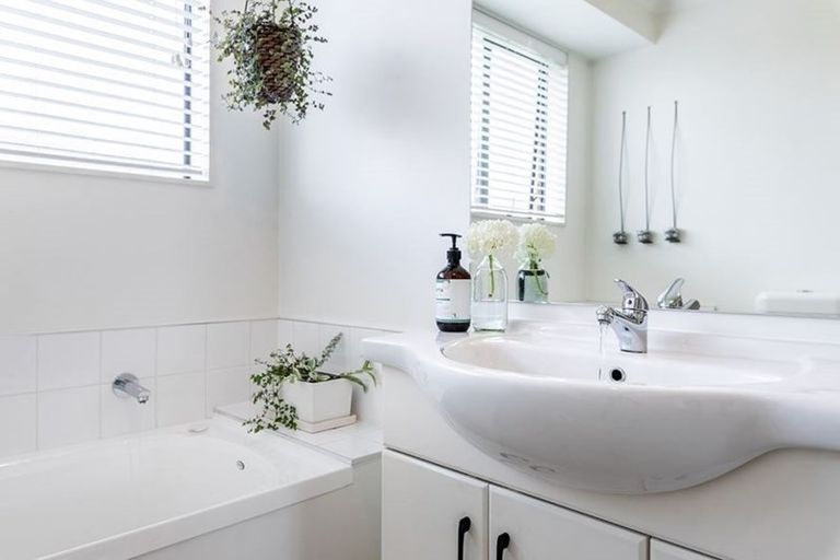 Photo of property in 169j Colwill Road, Massey, Auckland, 0614