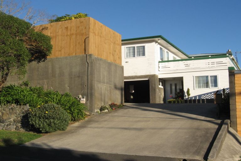 Photo of property in 46 Lyndfield Lane, Newlands, Wellington, 6037