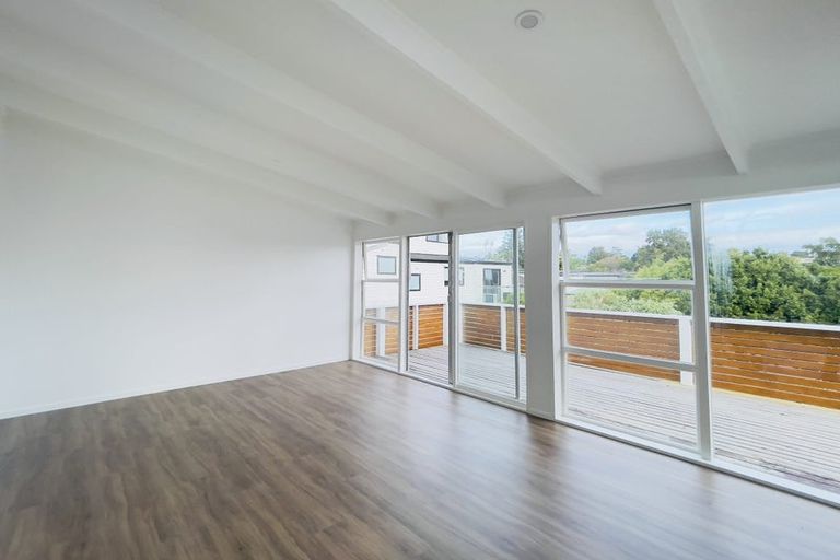 Photo of property in 18a Sylvan Crescent, Te Atatu South, Auckland, 0610