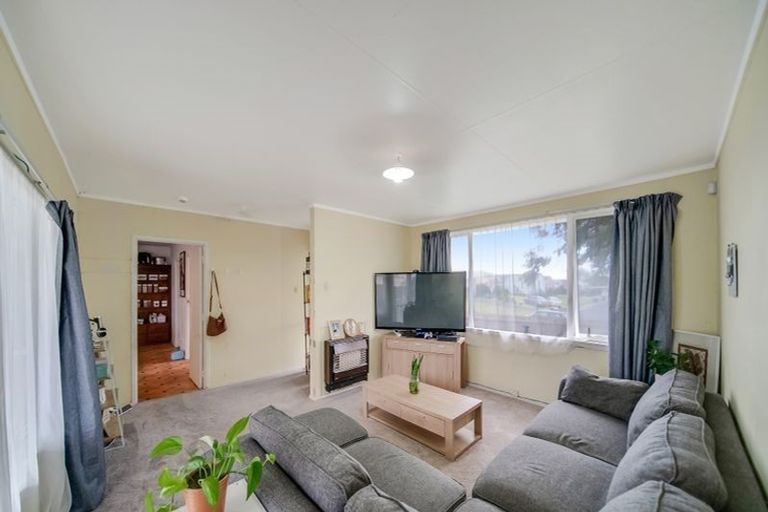 Photo of property in 73 Calthorp Close, Favona, Auckland, 2024
