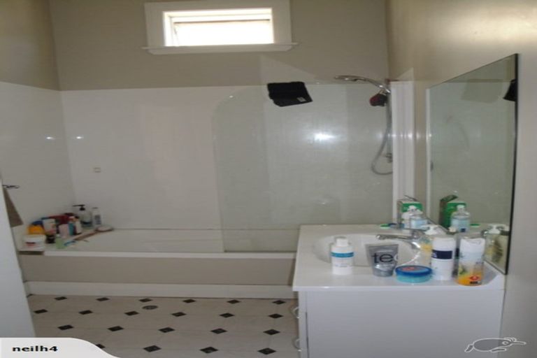 Photo of property in 19a Hargreaves Street, Mount Cook, Wellington, 6021