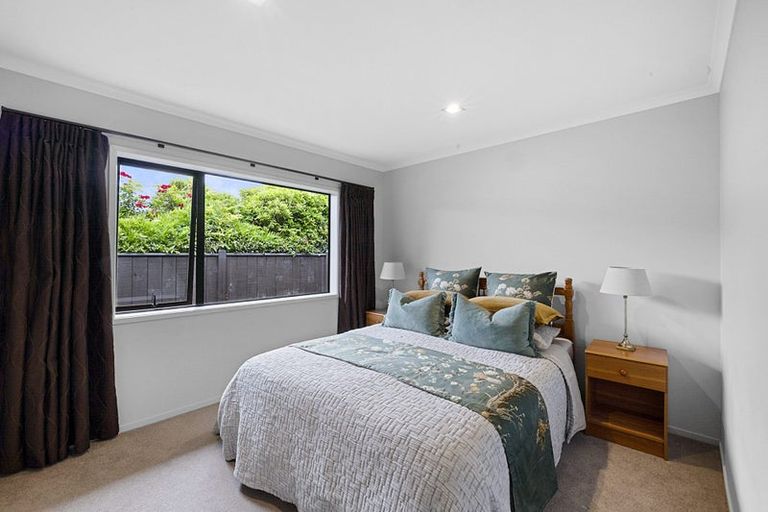 Photo of property in 11b Montrose Place, Highlands Park, New Plymouth, 4312