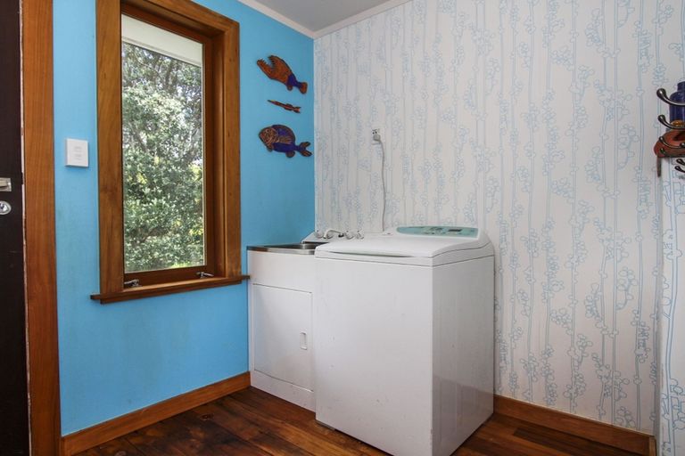 Photo of property in 30 Rimutaka Place, Titirangi, Auckland, 0604