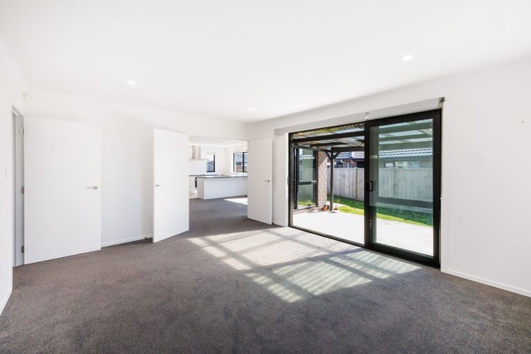 Photo of property in 26 Sardinia Grove, Fitzherbert, Palmerston North, 4410