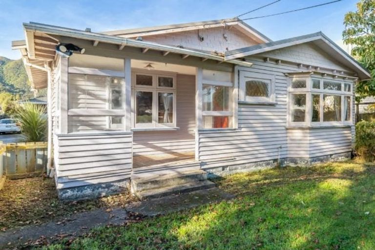 Photo of property in 50 Brook Street, Waterloo, Lower Hutt, 5011