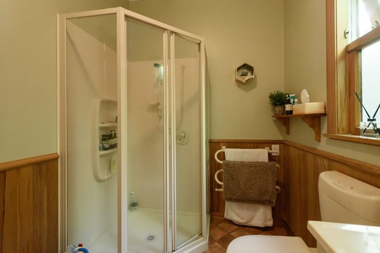 Photo of property in 11 Albemarle Road, Northland, Wellington, 6012