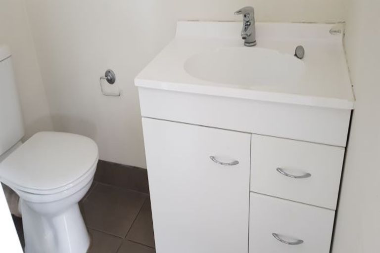 Photo of property in 8c Schnapper Rock Road, Schnapper Rock, Auckland, 0632