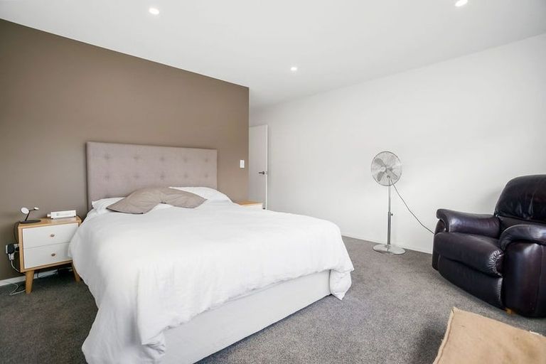 Photo of property in 28 Shah Place, Glen Eden, Auckland, 0602