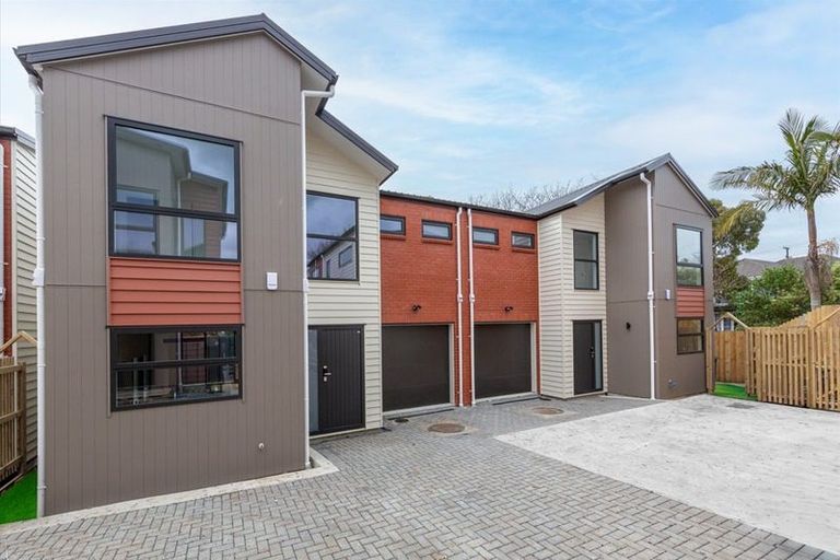 Photo of property in 41 Golf Road, New Lynn, Auckland, 0600