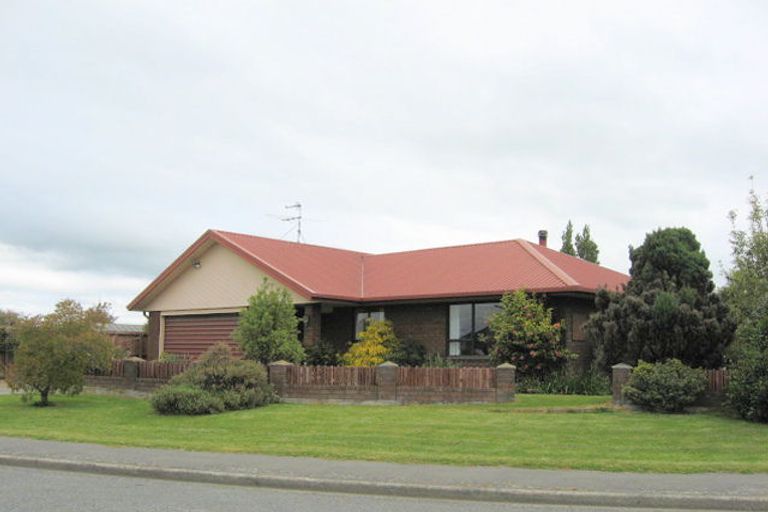 Photo of property in 35 Kowhai Avenue, Rangiora, 7400