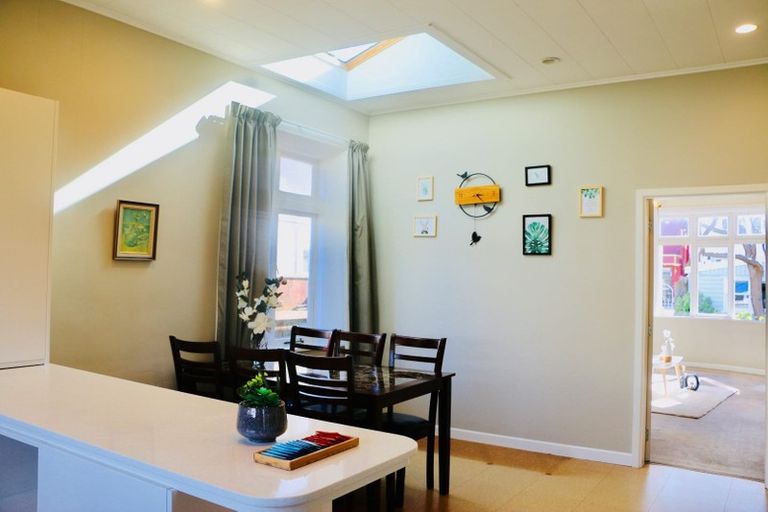 Photo of property in 122 The Parade, Island Bay, Wellington, 6023