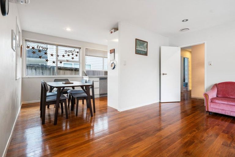 Photo of property in 27 Normanton Street, Glenfield, Auckland, 0629