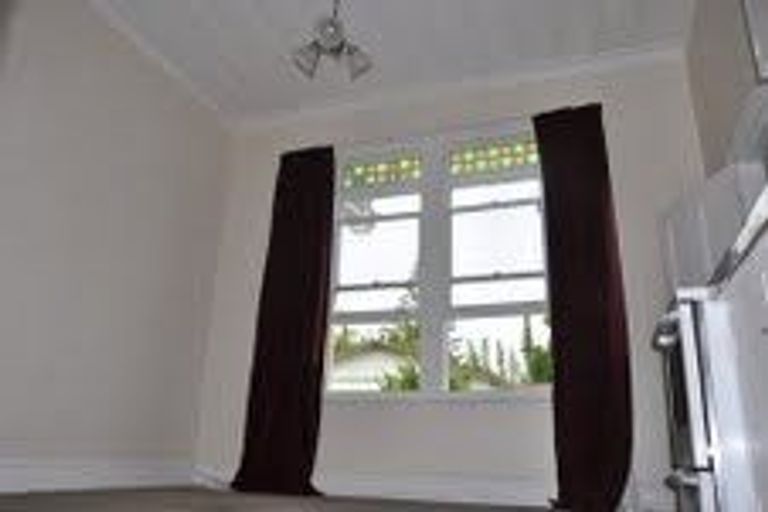 Photo of property in 1/98 Birkenhead Avenue, Birkenhead, Auckland, 0626