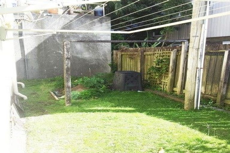 Photo of property in 2 Findlay Street, Moturoa, New Plymouth, 4310