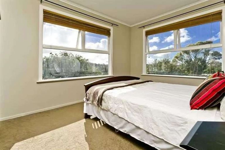 Photo of property in 78 Seaview Road, Glenfield, Auckland, 0629