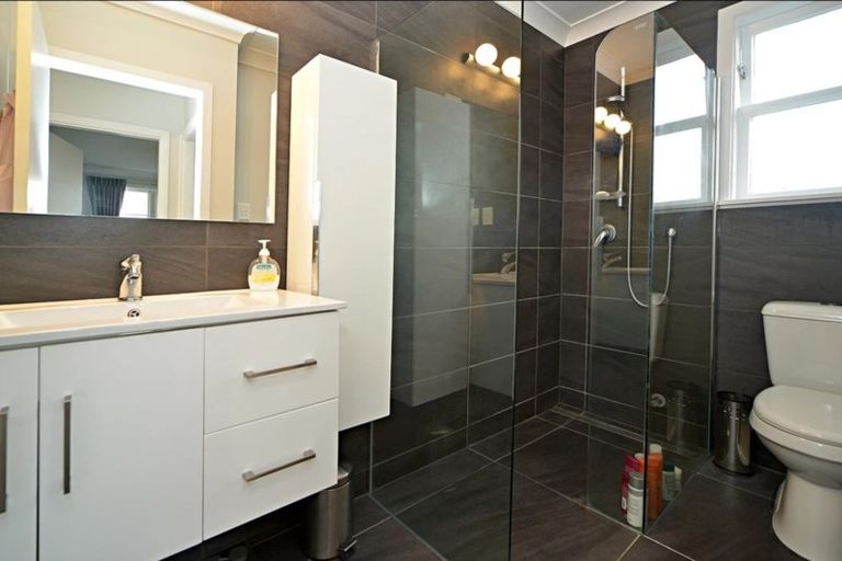 Photo of property in 25 Miro Road, Mangere Bridge, Auckland, 2022