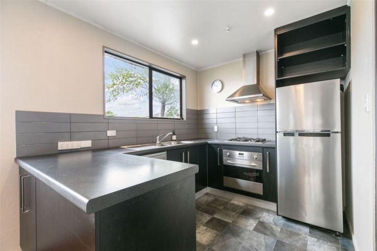 Photo of property in 9 Dalmatia Place, Henderson, Auckland, 0612