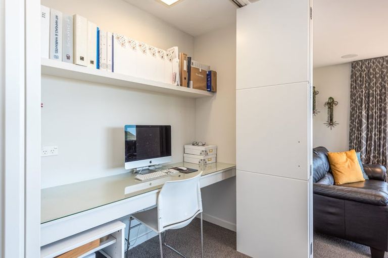 Photo of property in 6 Challenger Lane, Redcliffs, Christchurch, 8081